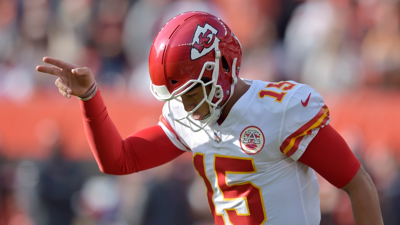Mahomes passes for 375 yards as Chiefs down Browns 37-21